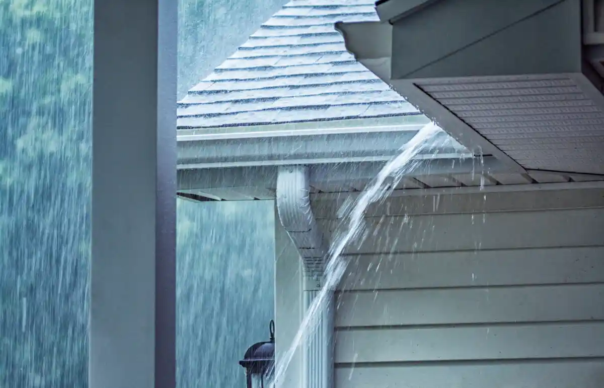 How to fix gutter downspout connection?